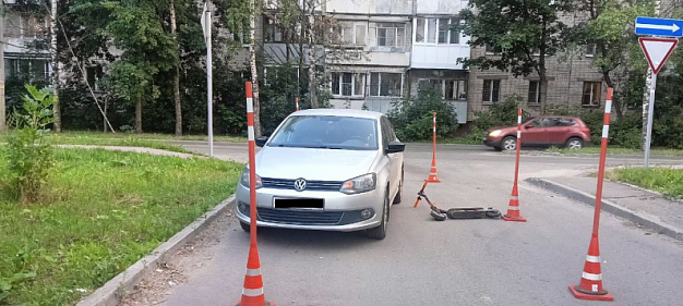 В Иванове мальчик на электросамокате получил ушибы при столкновении с машиной